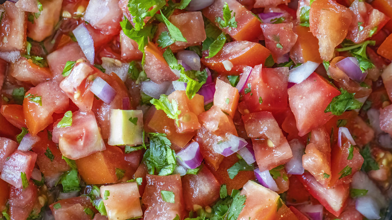 tomato salad with onions