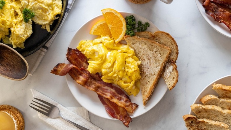 Scrambled eggs with bacon, toast