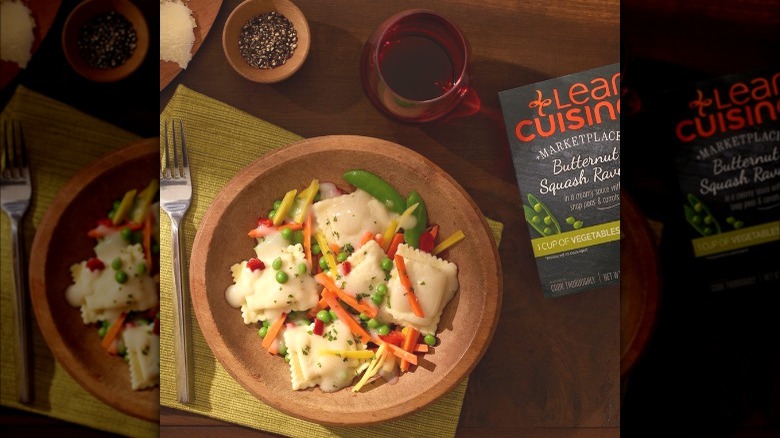 Lean Cuisine Ravioli in wooden bowl