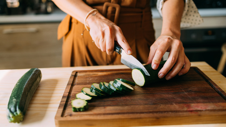 Slicing zucchini