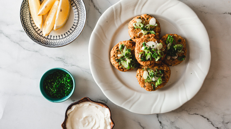 salmon cakes with mayo