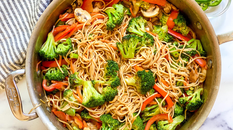 15-Minute Spicy Peanut Soba Noodle Bowl Recipe