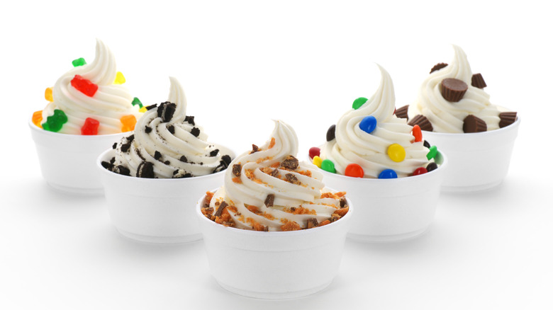 frozen yogurt with toppings