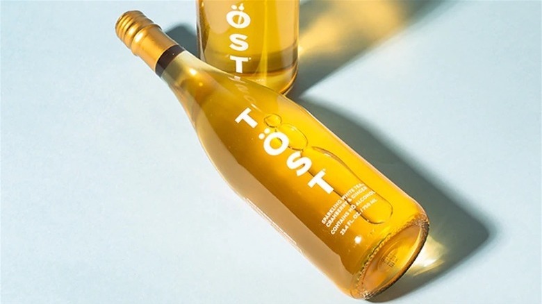 Töst sparkling beverage bottle 