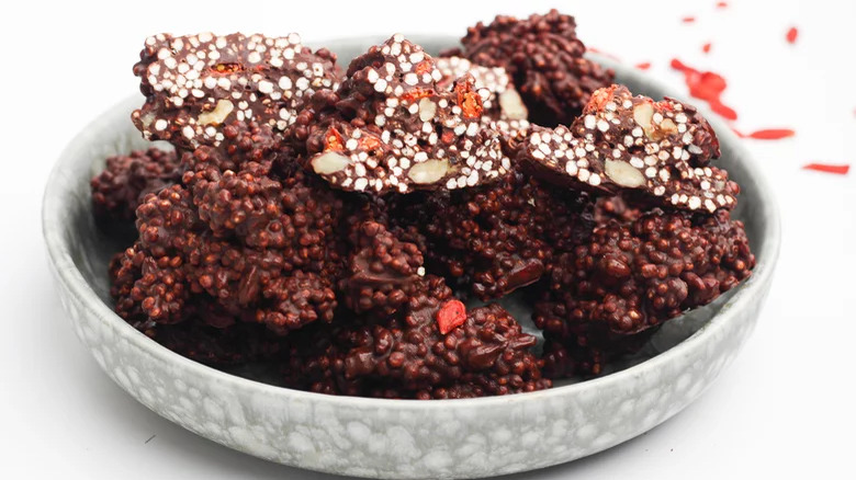 Chocolate bites with goji berries