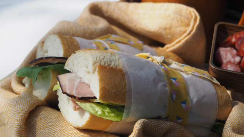 baguette picnic paper tie