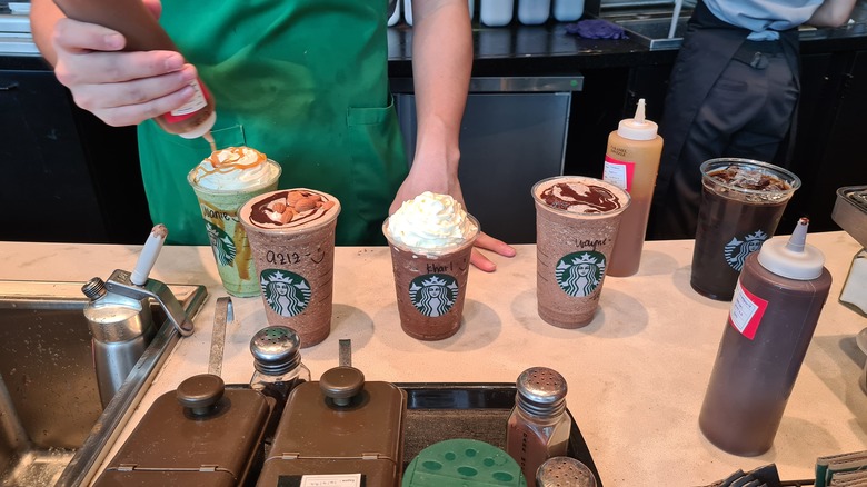 https://www.mashed.com/img/gallery/15-starbucks-hacks-you-need-to-try/intro-1665191972.jpg