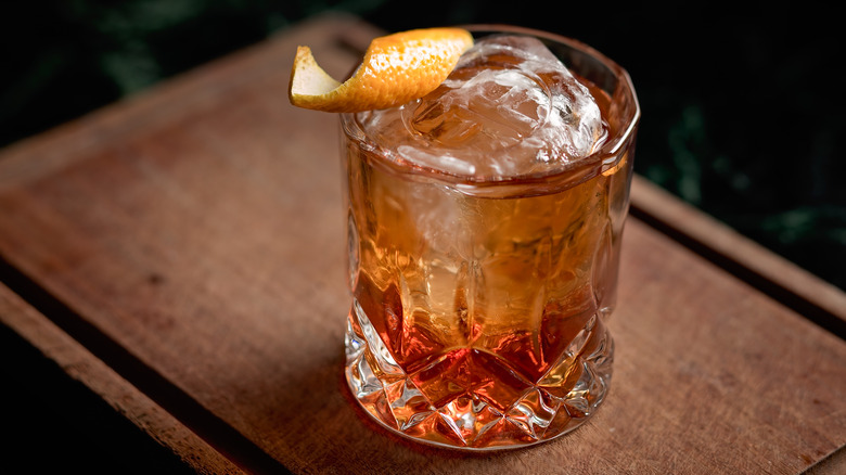 classic old fashioned whiskey cocktail