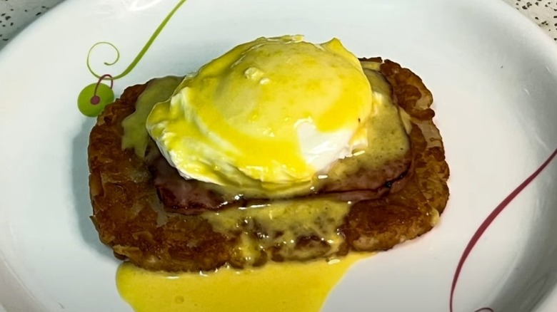 hash brown eggs Benedict