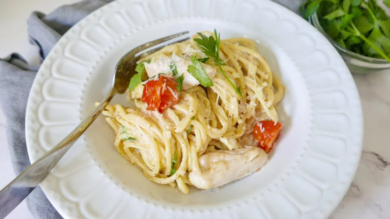 Spaghetti chicken tomatoes cream