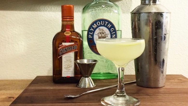 White Lady in front of ingredients and shaker