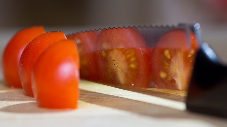 Serrated knife and tomatoes