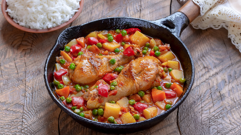 Tomato dish in iron pan