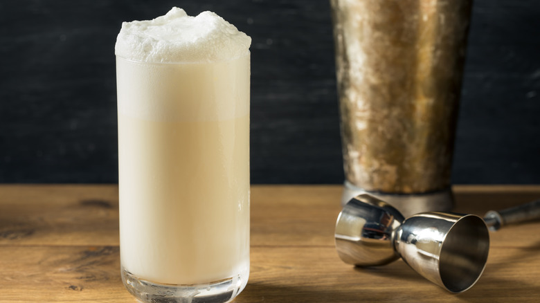 a creamy ramos gin fizz 