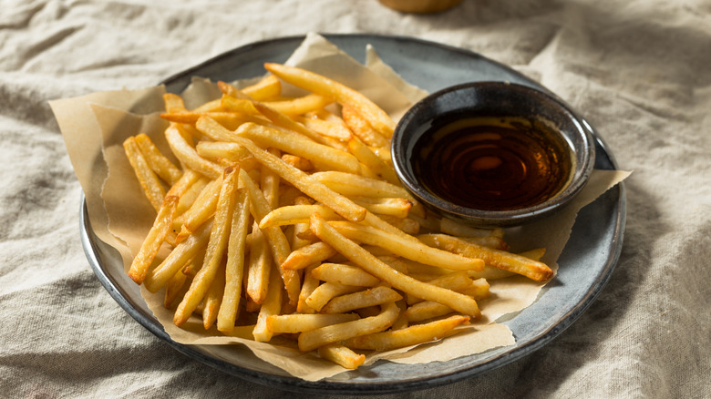 French fries with malt vinegar 