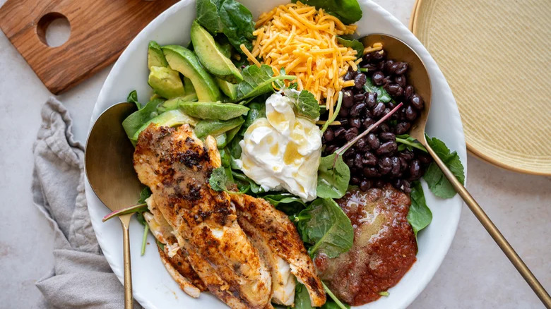 Mexican bowl with fried fish