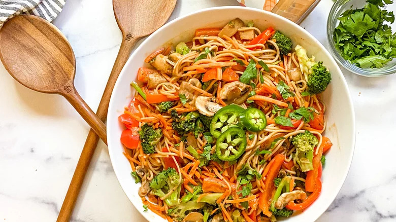 Soba noodle bowl with vegetables