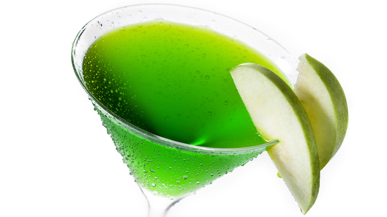 Appletini garnished with apple slices