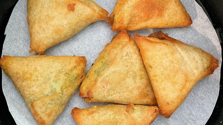 Mini vegetable samosas