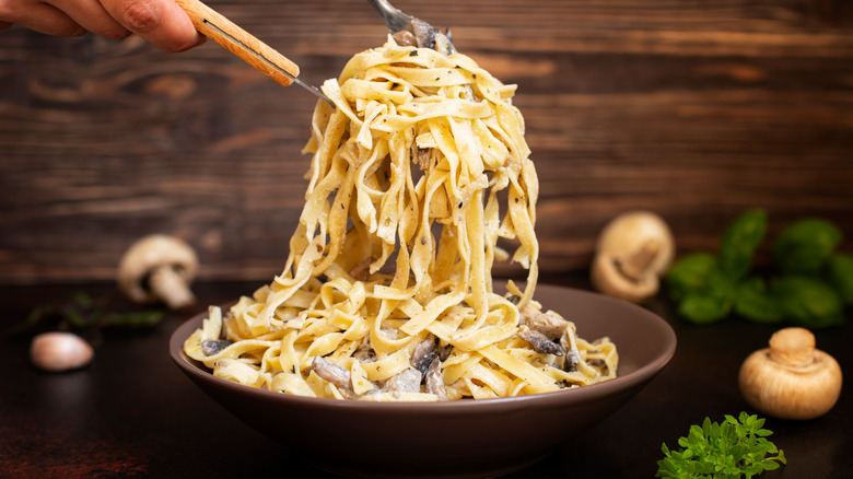 Fettuccine pasta with mushrooms