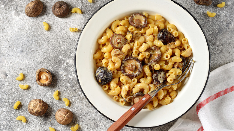 mac and cheese with dried mushrooms