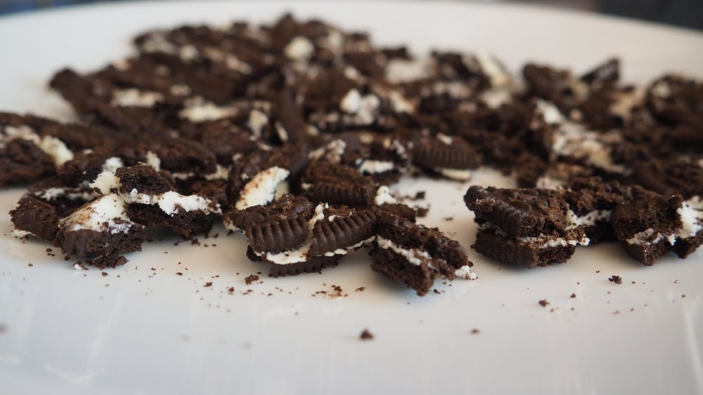 how to crush oreo cookies for 2-ingredient copycat Dairy Queen Oreo Blizzard