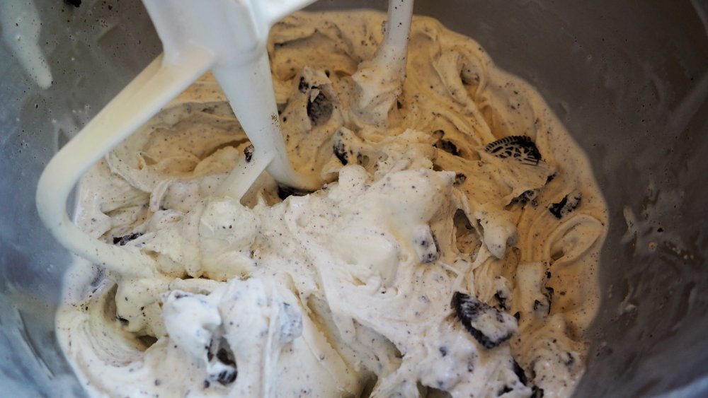 how to make a 2-ingredient copycat Dairy Queen Oreo Blizzard