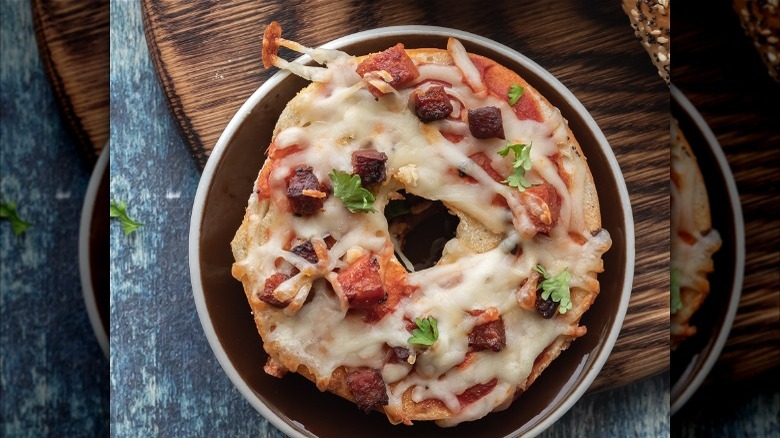 pizza bagel