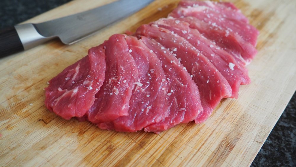 how to slice steak against the grain for 20-minute beef and broccoli lo mein