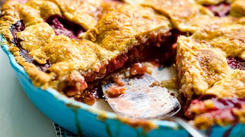 Strawberry Rhubarb Pie with slicer