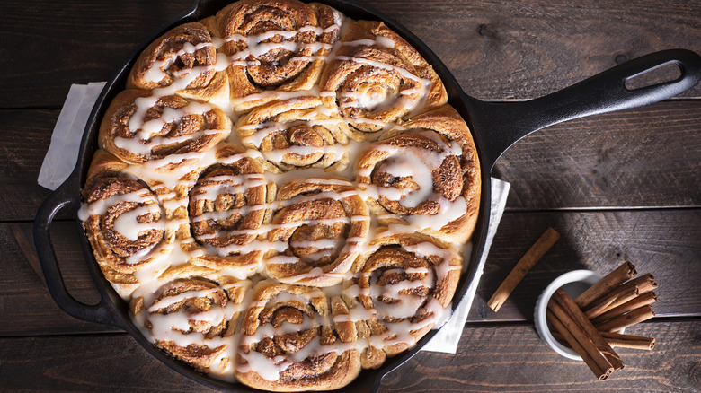 cinnamon rolls baked in skillet