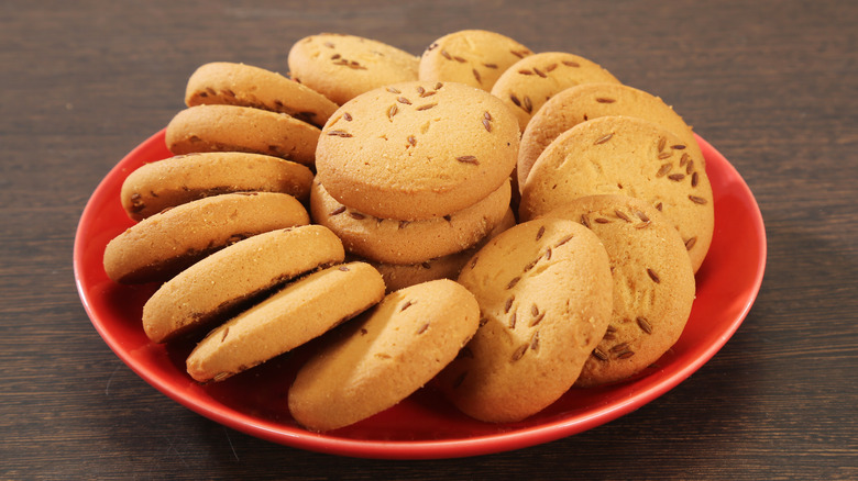 Cumin cookies on red plate 