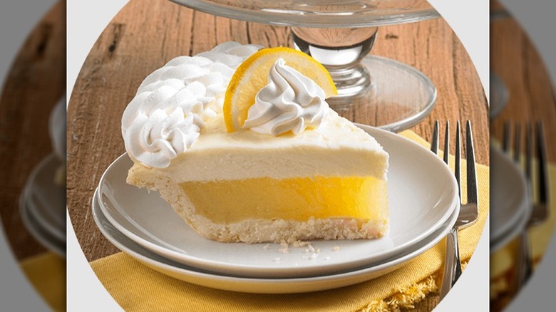 Double cream lemon pie