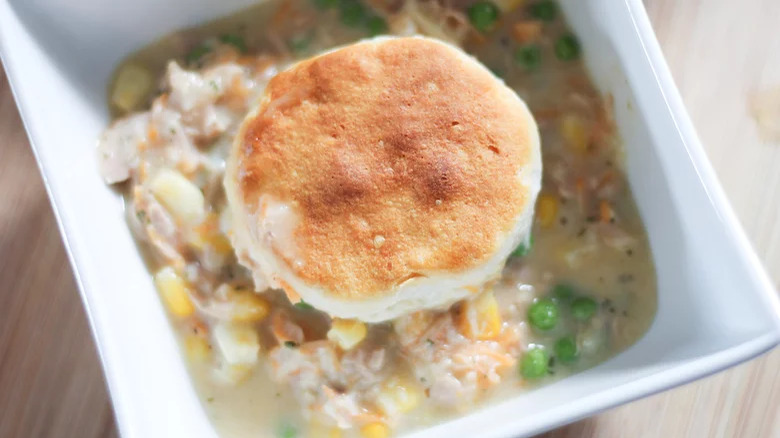 Biscuit on cream tuna with peas and corn