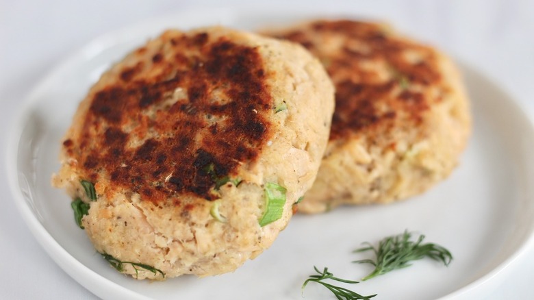 Salmon patties on plate