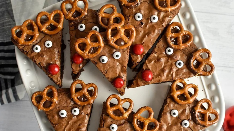 Triangular brownies with pretzels and candies.