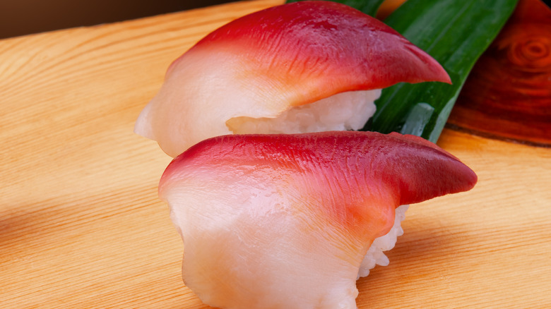 Hokkigai surf clam nigiri