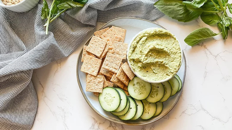 pesto hummus