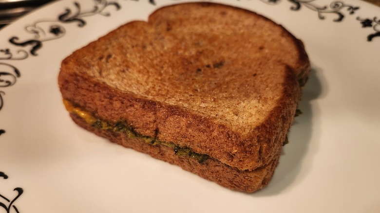 pesto grilled cheese