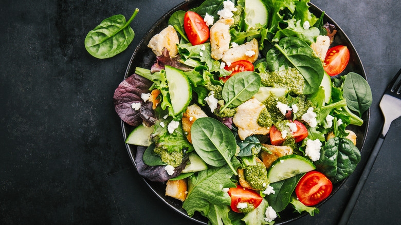 vegetable salad with pesto dressing