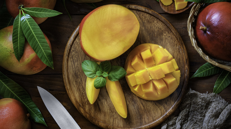 sliced mango