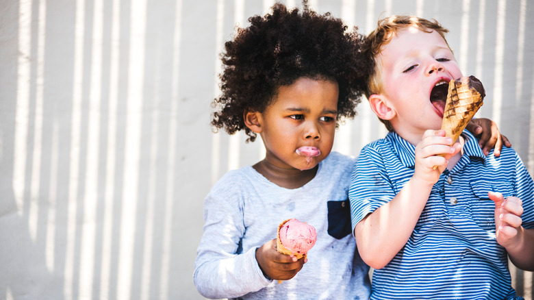 kids with ice cream cones