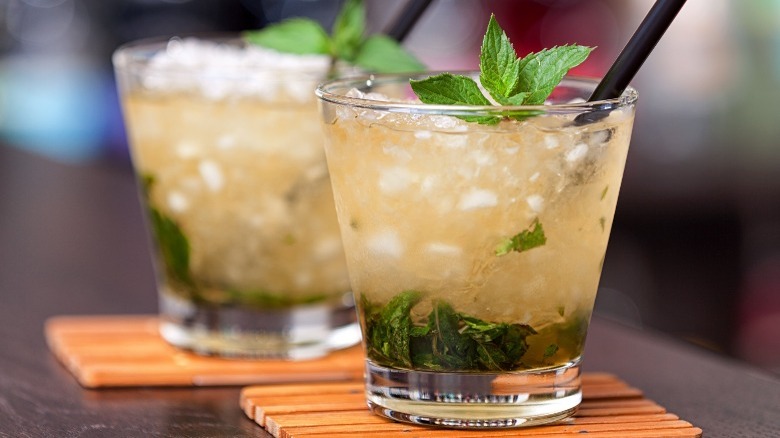 Mint julep cocktails