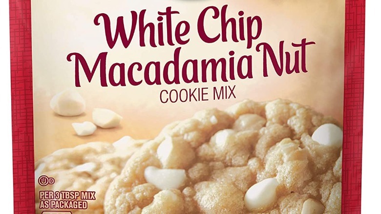 White chocolate macadamia nut cookies