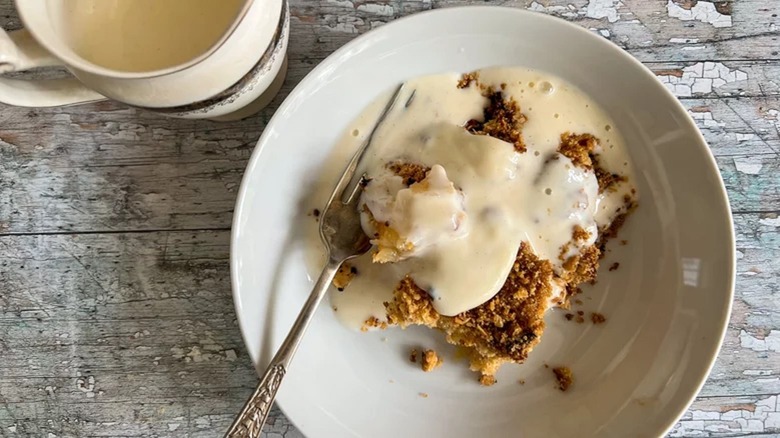 apple crumble with custard