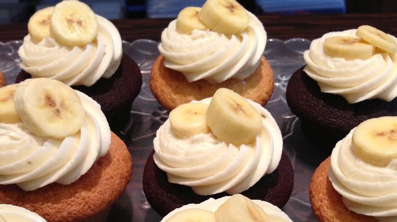 Row of banana cupcakes 