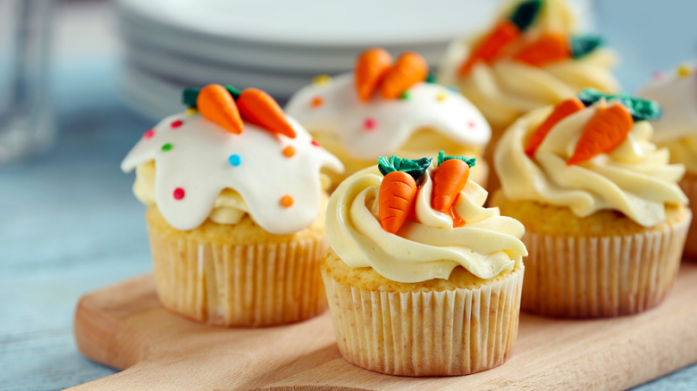 Carrot cake cupcakes with frosting 