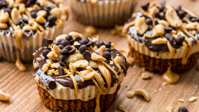 Chocolate peanut butter cupcakes 