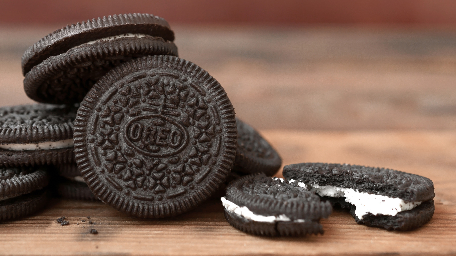 Cookie Cake Pans: Oreo-Inspired Baking for the Young at Heart