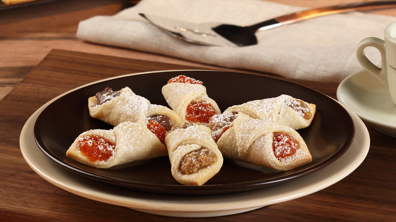 kolaczki cookies on a plate